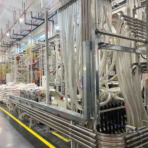 injection-molding-workshop-central-feeding-system (2)