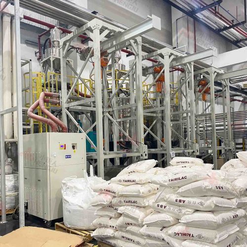 injection-molding-workshop-central-feeding-system (4)